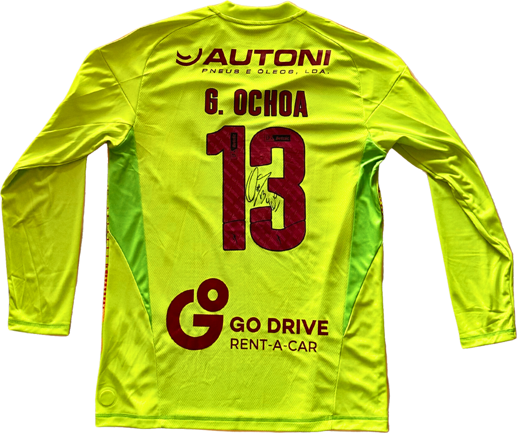 Jersey AVS portero Memo Ochoa preparado y firmado