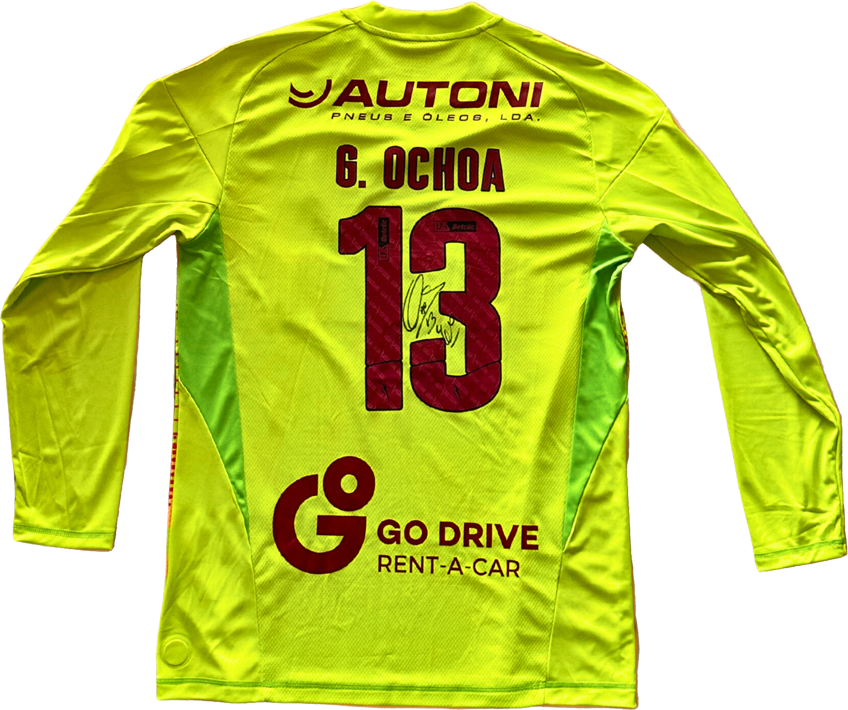 Jersey AVS portero Memo Ochoa preparado y firmado