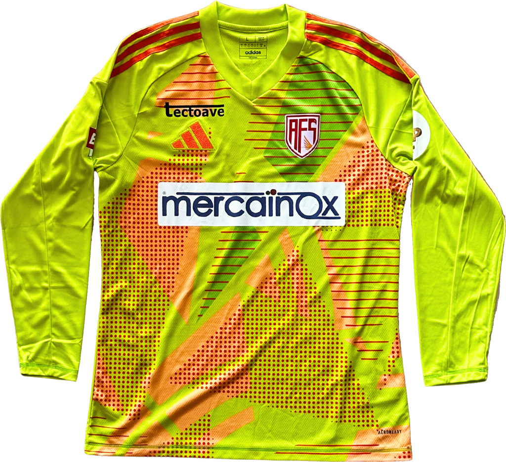 Jersey AVS portero Memo Ochoa preparado y firmado