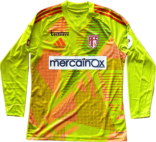 Jersey AVS portero Memo Ochoa preparado y firmado
