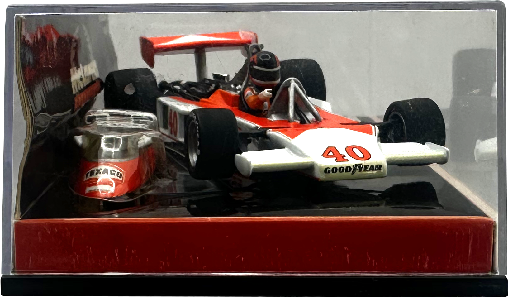 Mclaren Ford M23 British GP Villeneuve MINICHAMPS escala 1:43